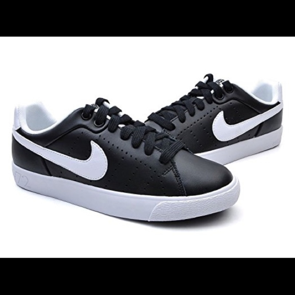 Nike women court tour skinny shoes size 7